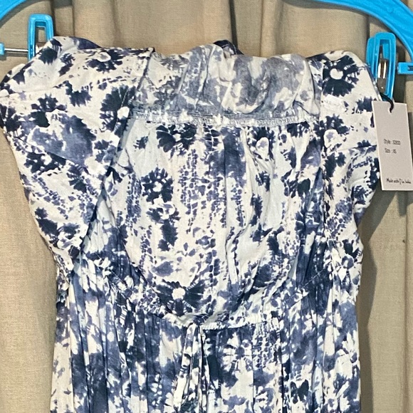 Japna Off-Shoulder Maxi Dress - Picture 9 of 13